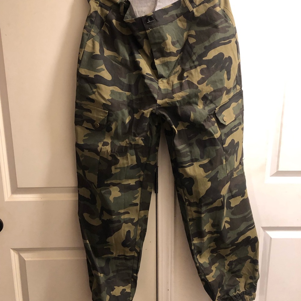 Army fatigue pants with scrunch bottom, never worn
